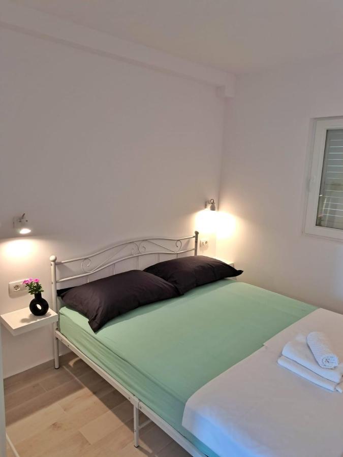 Apartma Ida View *